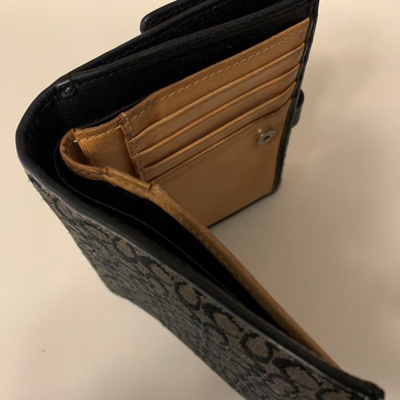 Coach Wallet - Picture 4 of 5